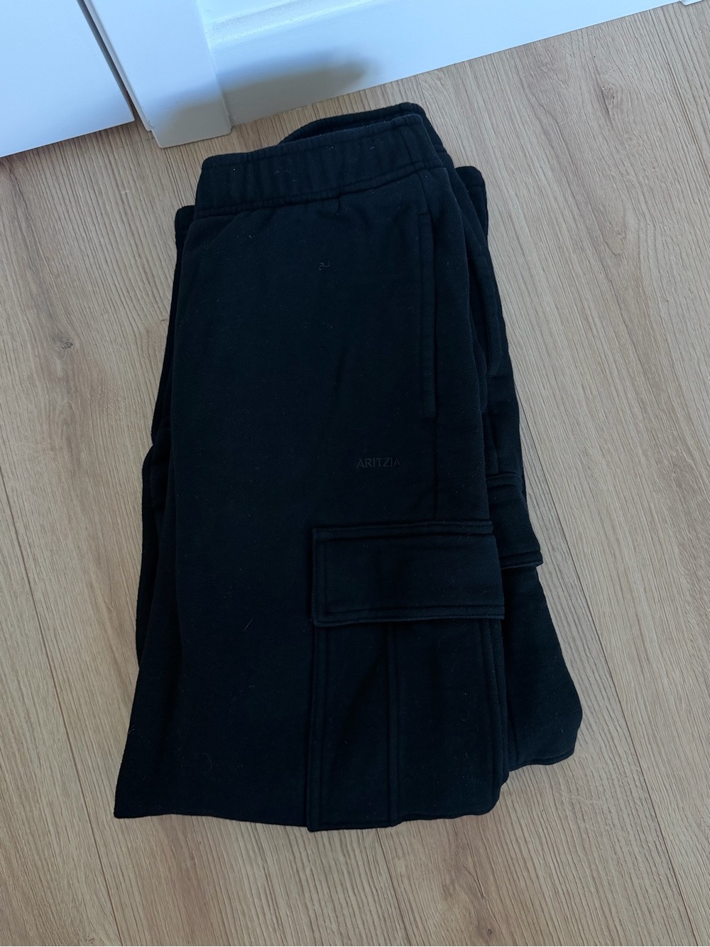 Aritzia Black Cargo Joggers Sz S Like New